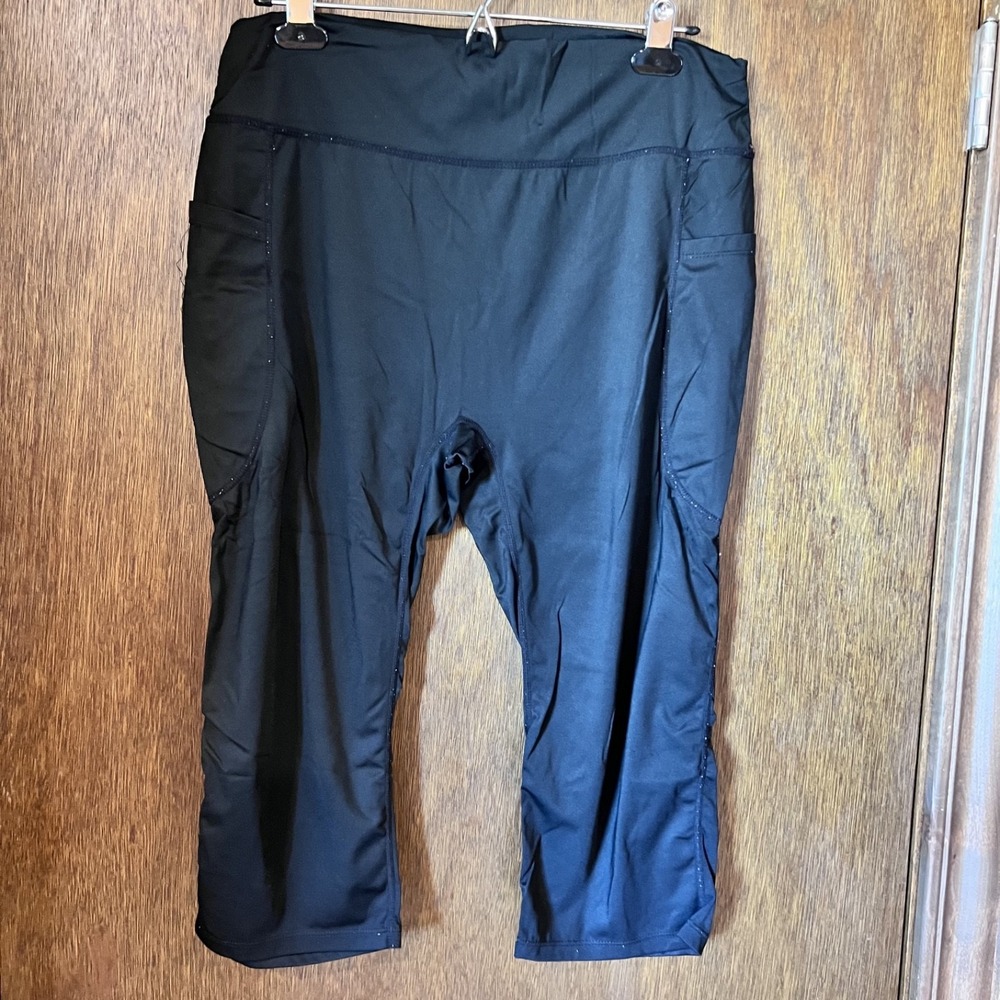 UNBRANDED-Women's Black & Maroon Capri Leggings 2 Pair Size 2XL